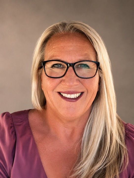 Kristin Rhodes, mobile notary and loan signing agent in La Mesa, CA